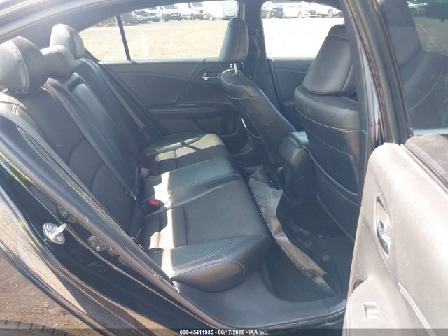 45411935 :رقم المزاد ، 1HGCR2F50HA148500 vin ، 2017 Honda Accord Sport مزاد بيع