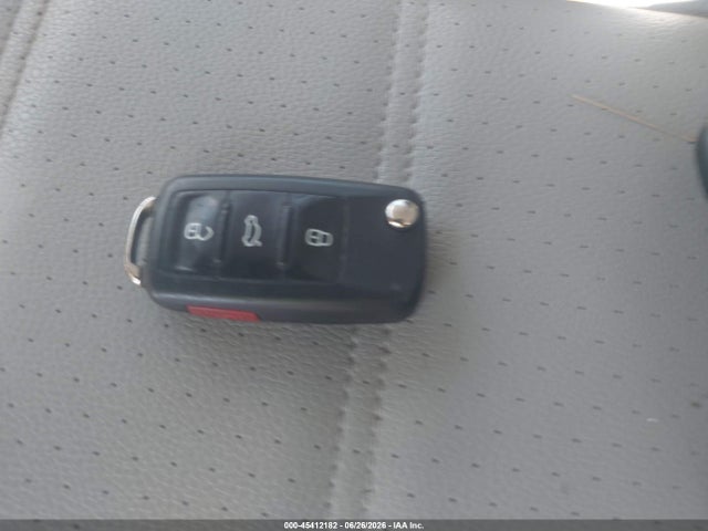 1VWBA7A3XJC013116 Volkswagen Passat 2.0t Se