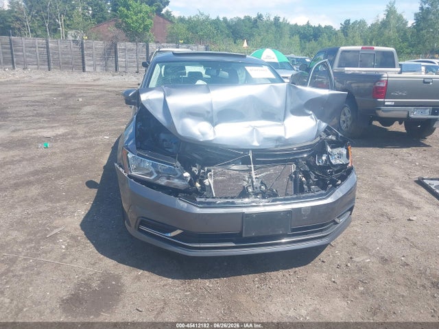 1VWBA7A3XJC013116 Volkswagen Passat 2.0t Se