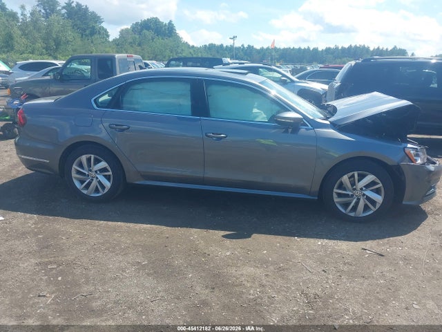 1VWBA7A3XJC013116 Volkswagen Passat 2.0t Se