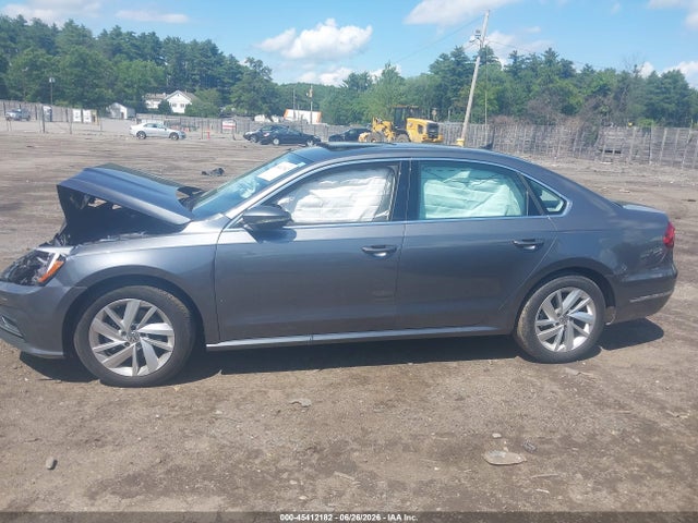 1VWBA7A3XJC013116 Volkswagen Passat 2.0t Se