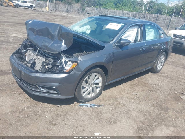 1VWBA7A3XJC013116 Volkswagen Passat 2.0t Se