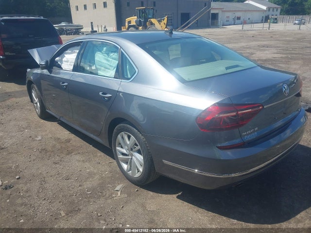 1VWBA7A3XJC013116 Volkswagen Passat 2.0t Se