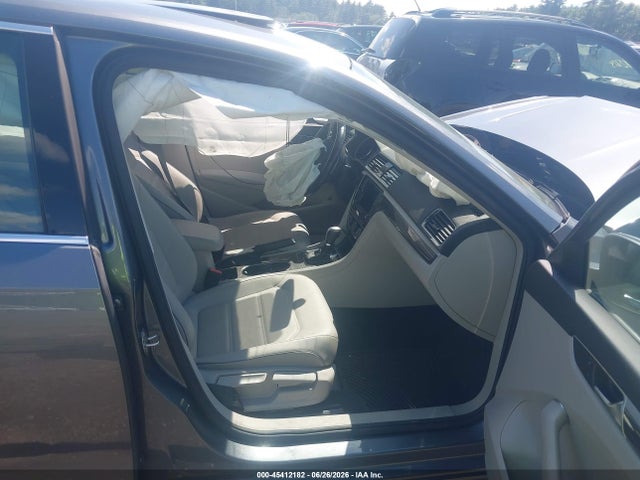1VWBA7A3XJC013116 Volkswagen Passat 2.0t Se
