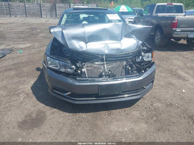 1VWBA7A3XJC013116 Volkswagen Passat 2.0t Se