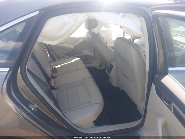 1VWBA7A3XJC013116 Volkswagen Passat 2.0t Se
