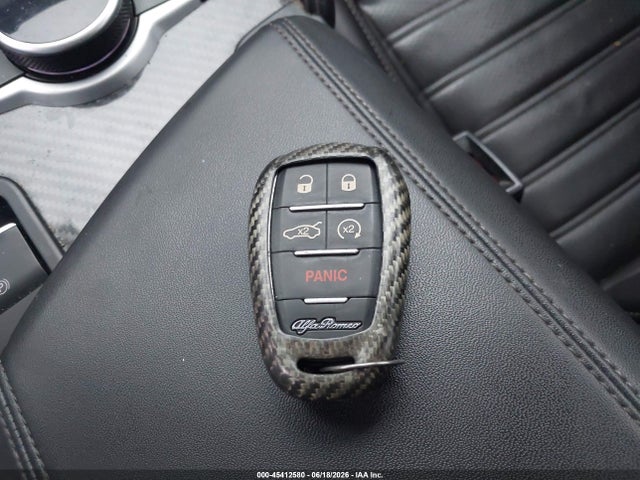 2019 Alfa Romeo Giulia Ti Sport Carbon Awd მანქანა იყიდება აუქციონზე, vin: ZARFANBNXK7613823, აუქციონის ნომერი: 45412580