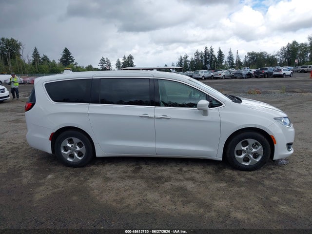 Chrysler Pacifica Hybrid Touring Plus 2017 2C4RC1H78HR838218 Image 13