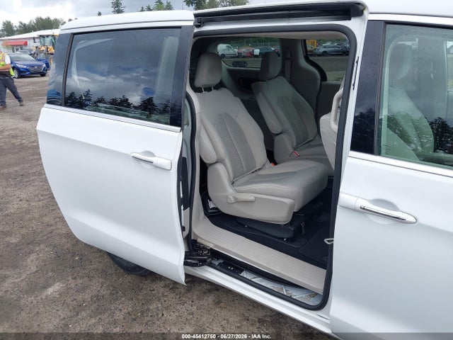 Chrysler Pacifica Hybrid Touring Plus 2017 2C4RC1H78HR838218 Image 8