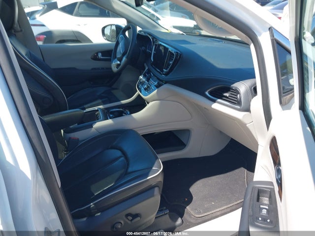 Chrysler Pacifica Hybrid Limited 2023 2C4RC1S75PR630501 Image 5