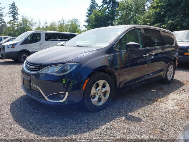 Chrysler Pacifica Hybrid Touring Plus 2017 2C4RC1H76HR836192 Image 2