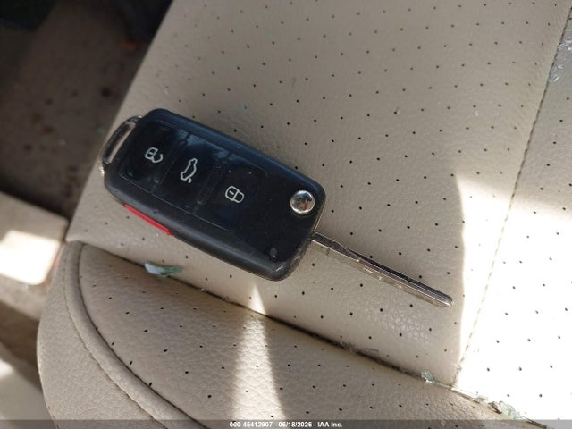 2016 Volkswagen Eos Komfort მანქანა იყიდება აუქციონზე, vin: WVWBW8AHXGV000482, აუქციონის ნომერი: 45412907
