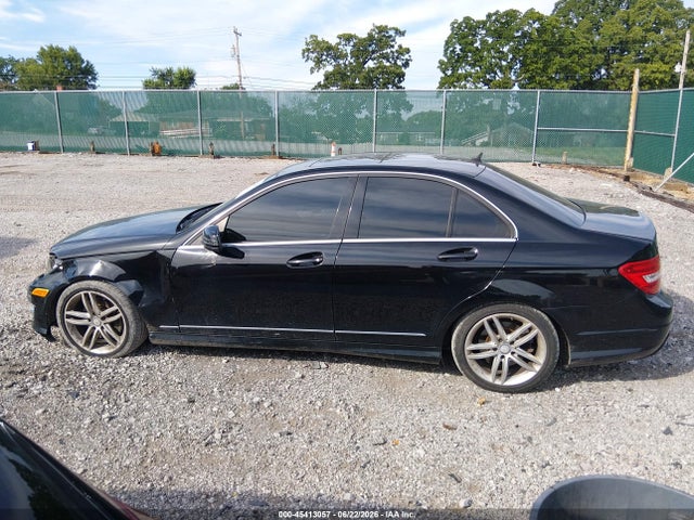Продаж на аукціоні авто 2013 Mercedes-benz C 300 Sport 4matic, vin: WDDGF8AB1DG105693, номер лоту: 45413057