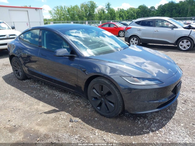 2025 5YJ3E1EB8SF939528 zdjęcie główne