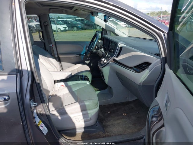 Toyota Sienna Xle 7 Passenger 2017 5TDDZ3DC4HS153129 Image 5