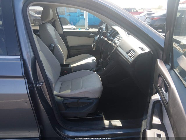 3VV2B7AXXJM136725 Volkswagen Tiguan 2.0t Se/2.0t Sel