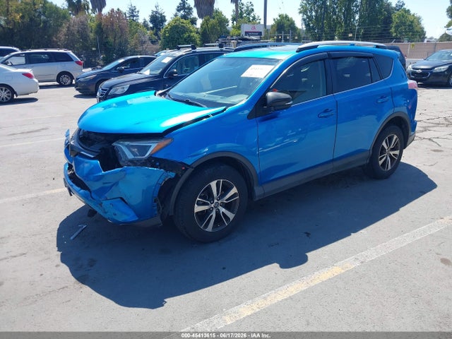 Toyota Rav4 Xle 2016 JTMWFREV9GD092052 Image 2