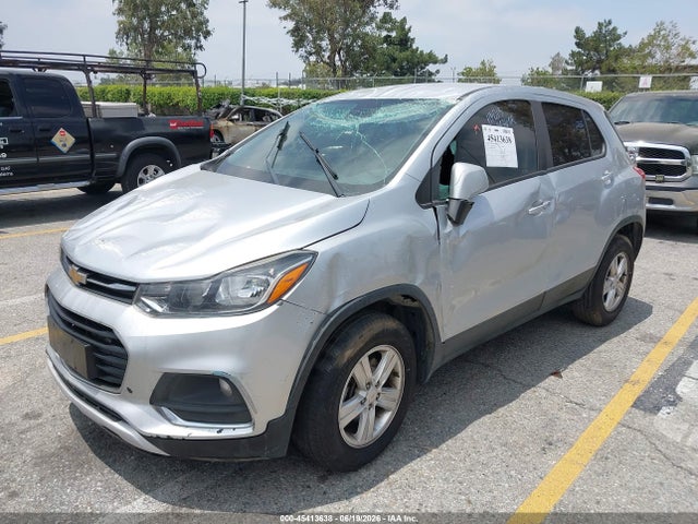 Chevrolet TRAX LS 2018 KL7CJNSB4JB716859 Image 2