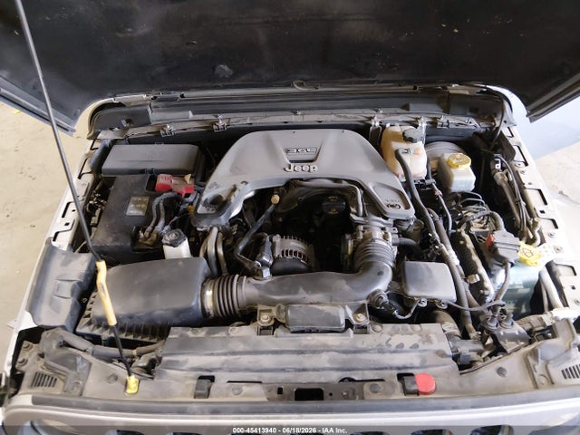 1C4HJXEG8KW555793 Jeep Wrangler Unlimited Sahara 4x4