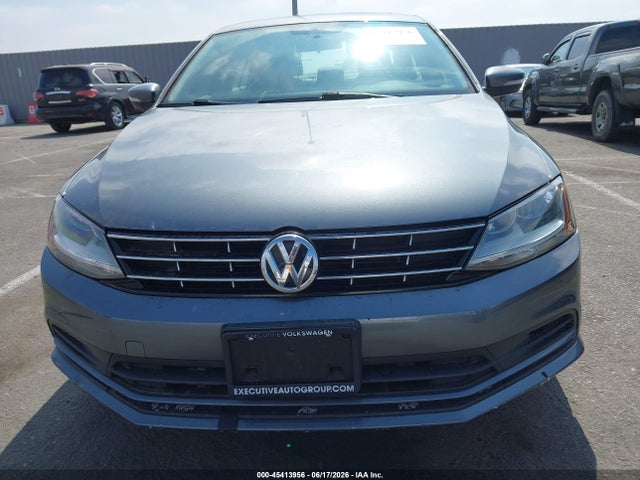 3VWDB7AJ1JM263461 Volkswagen Jetta 1.4t Se/1.4t Wolfsburg Edition