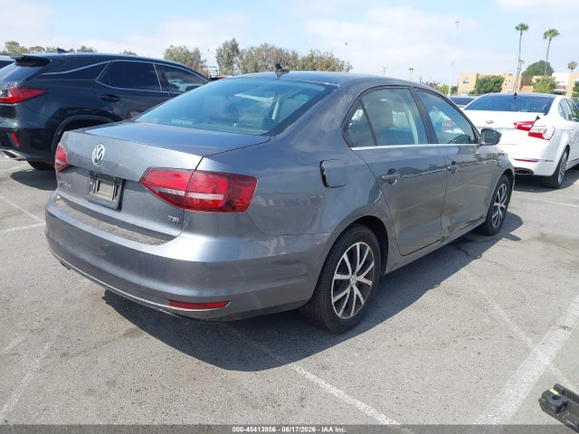3VWDB7AJ1JM263461 Volkswagen Jetta 1.4t Se/1.4t Wolfsburg Edition