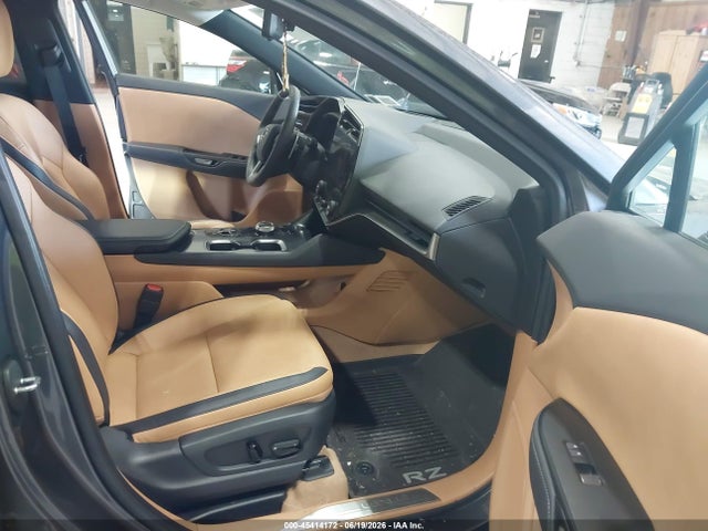 Lexus Rz 450e Premium 2024 JTJAAAABXRA026407 Image 5