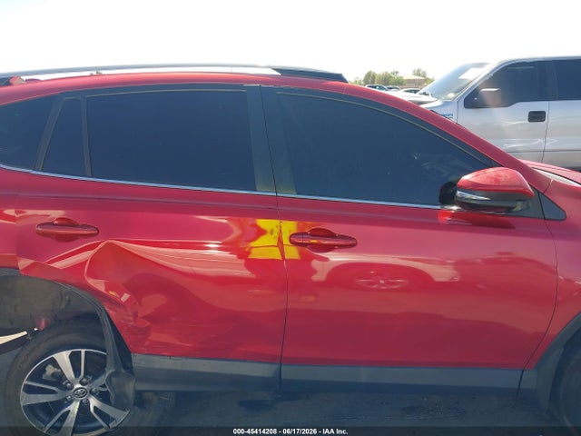 JTMRFREV8HJ113117 Toyota Rav4 Xle
