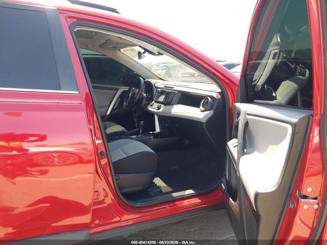 JTMRFREV8HJ113117 Toyota Rav4 Xle