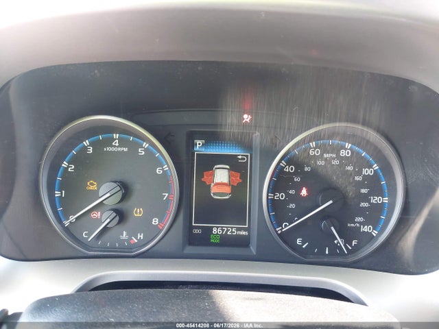 JTMRFREV8HJ113117 Toyota Rav4 Xle