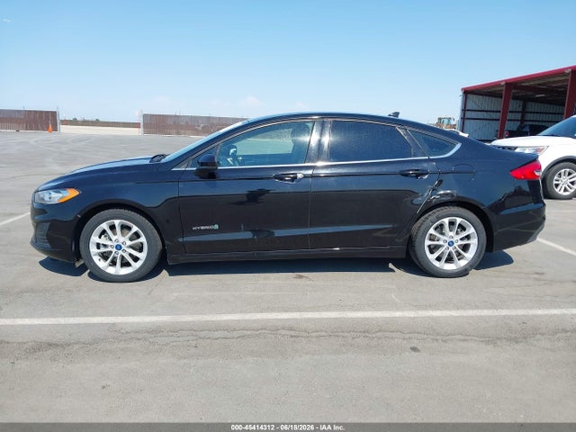 3FA6P0LU7KR135795 Ford Fusion Hybrid Se