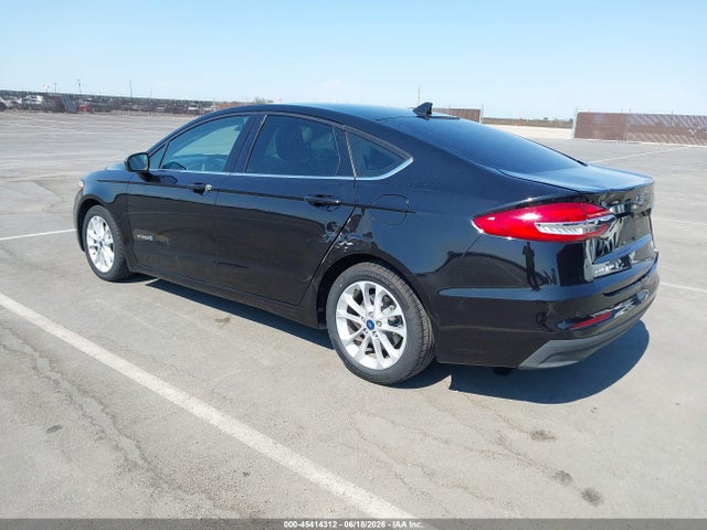 3FA6P0LU7KR135795 Ford Fusion Hybrid Se