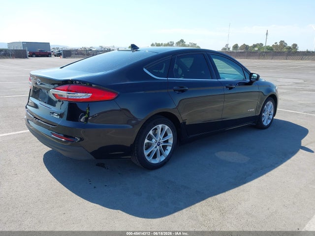 3FA6P0LU7KR135795 Ford Fusion Hybrid Se
