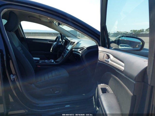 3FA6P0LU7KR135795 Ford Fusion Hybrid Se