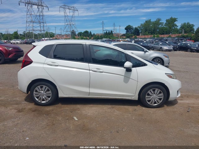 Honda FIT LX 2016 JHMGK5H58GS002467 Image 13