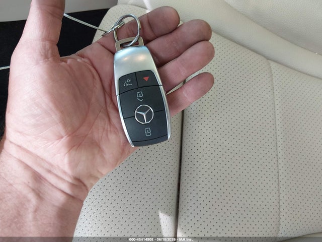 45414808 :رقم المزاد ، W1N0G8EBXMV272951 vin ، 2021 Mercedes-benz Glc 300 4matic Suv مزاد بيع