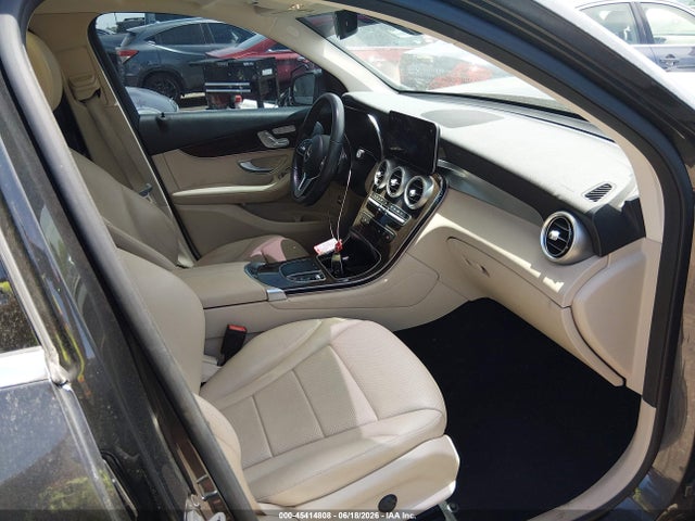 45414808 :رقم المزاد ، W1N0G8EBXMV272951 vin ، 2021 Mercedes-benz Glc 300 4matic Suv مزاد بيع