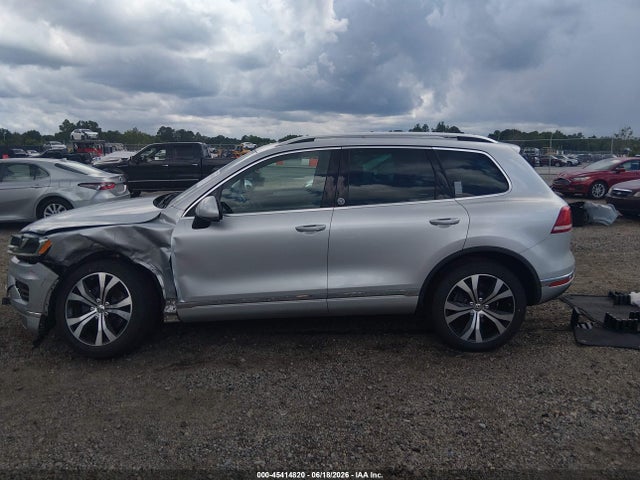 Продаж на аукціоні авто 2017 Volkswagen Touareg V6 Wolfsburg Edition, vin: WVGRF7BP0HD004445, номер лоту: 45414820