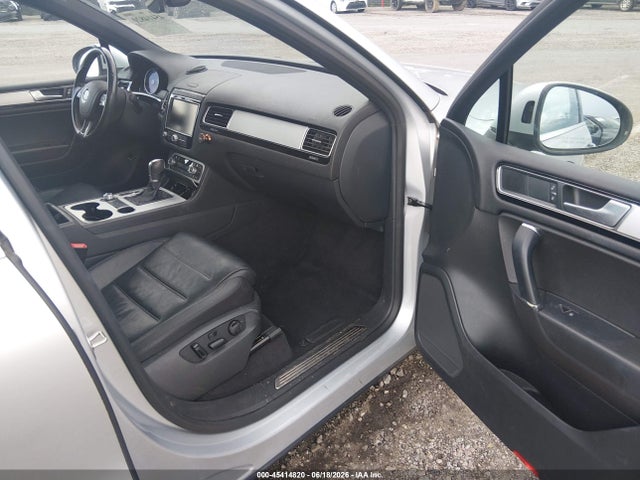 Продаж на аукціоні авто 2017 Volkswagen Touareg V6 Wolfsburg Edition, vin: WVGRF7BP0HD004445, номер лоту: 45414820