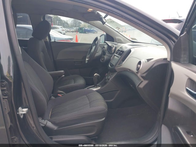 45415180 :رقم المزاد ، 1G1JC5SH2F4174903 vin ، 2015 Chevrolet Sonic Lt Auto مزاد بيع