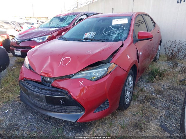 Toyota COROLLA LE 2018 5YFBURHE9JP825494 Image 2