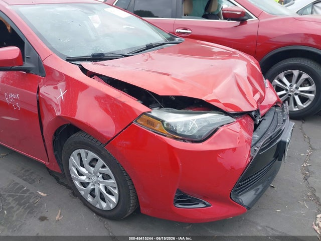 Toyota COROLLA LE 2018 5YFBURHE9JP825494 Image 6