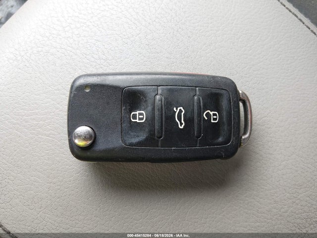 1VWAT7A3XFC026963 Volkswagen Passat 1.8t S