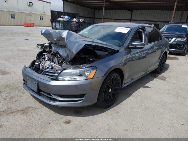 1VWAT7A3XFC026963 Volkswagen Passat 1.8t S