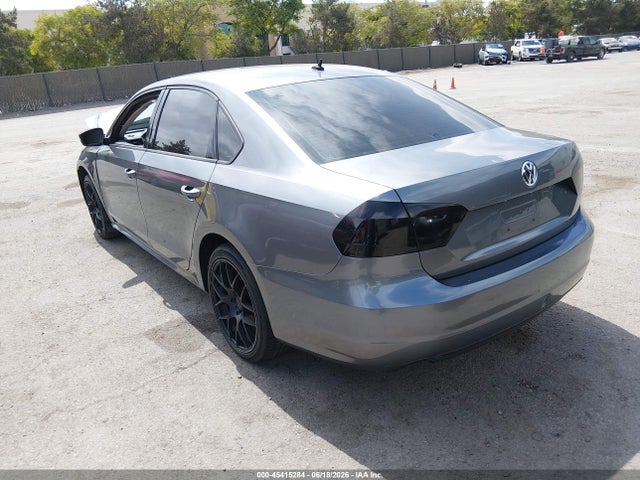 1VWAT7A3XFC026963 Volkswagen Passat 1.8t S
