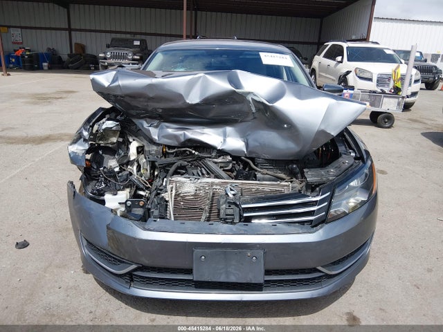 1VWAT7A3XFC026963 Volkswagen Passat 1.8t S