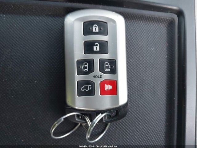 45415393 :رقم المزاد ، 5TDDZ3DC3JS192056 vin ، 2018 Toyota Sienna Xle Premium 7 Passenger مزاد بيع