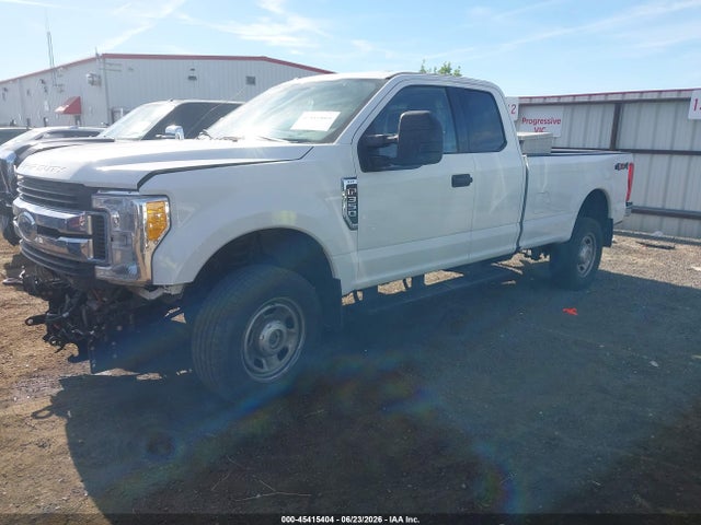 Ford F-350 Xlt 2017 1FT8X3B63HED34023 Image 2