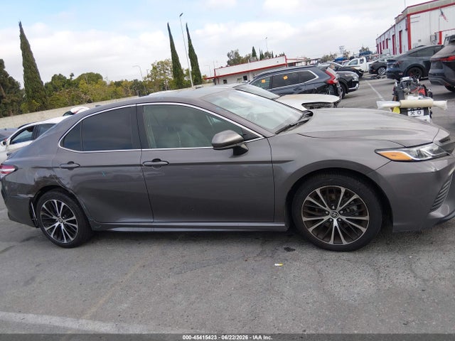 4T1G11AKXLU949095 Toyota CAMRY SE
