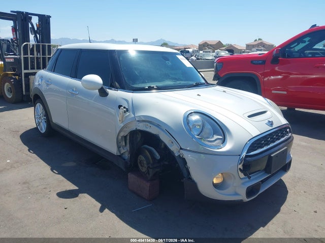 2015 WMWXU3C50F2B57133 main image