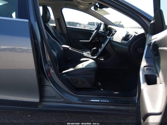 2016 Volvo S60 T5 Drive-e Premier მანქანა იყიდება აუქციონზე, vin: YV126MFK8G2413283, აუქციონის ნომერი: 45415480